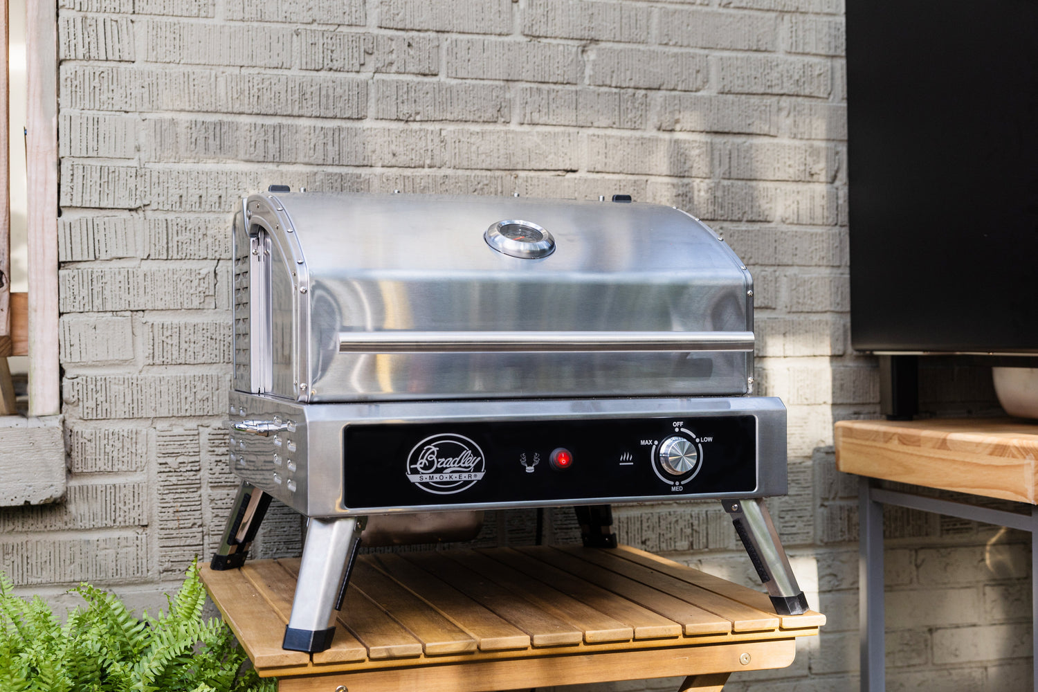 THE BRADLEY ELECTRIC GRILL SMOKER: PRECISION COOKING FOR A NEW ERA
