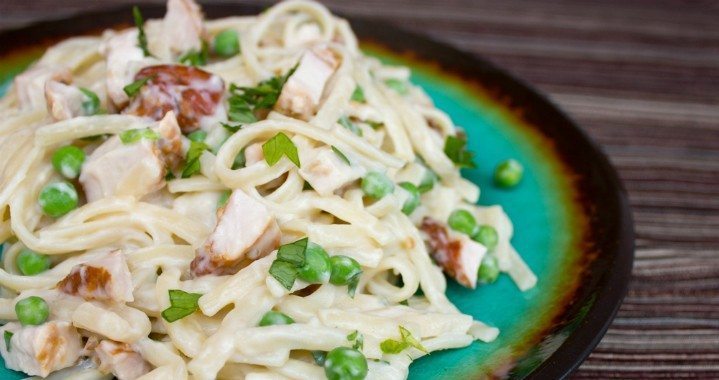 Fettuccine Alfredo With Smoked Chicken And Peas